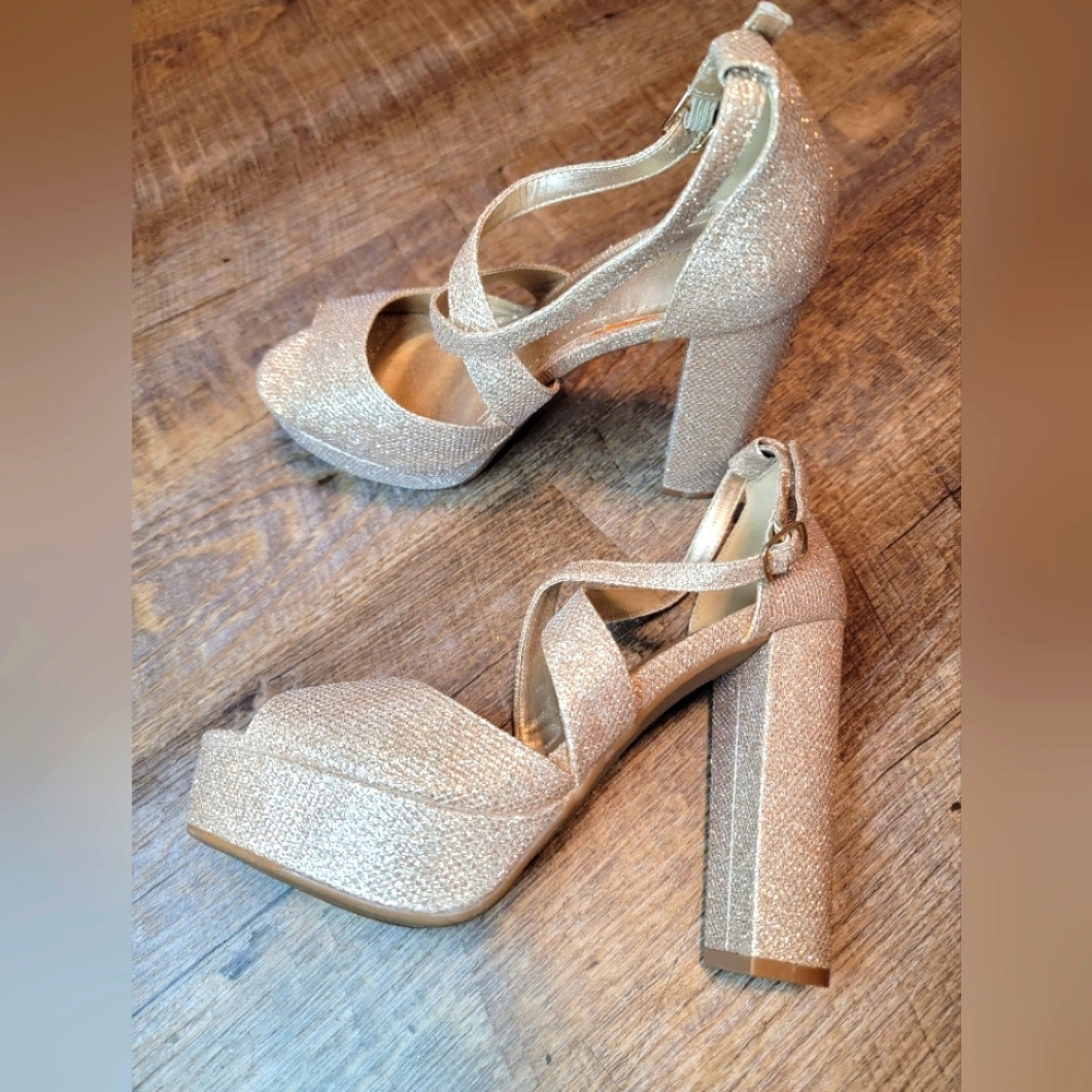 Womens Size 7.5 Platform Heels